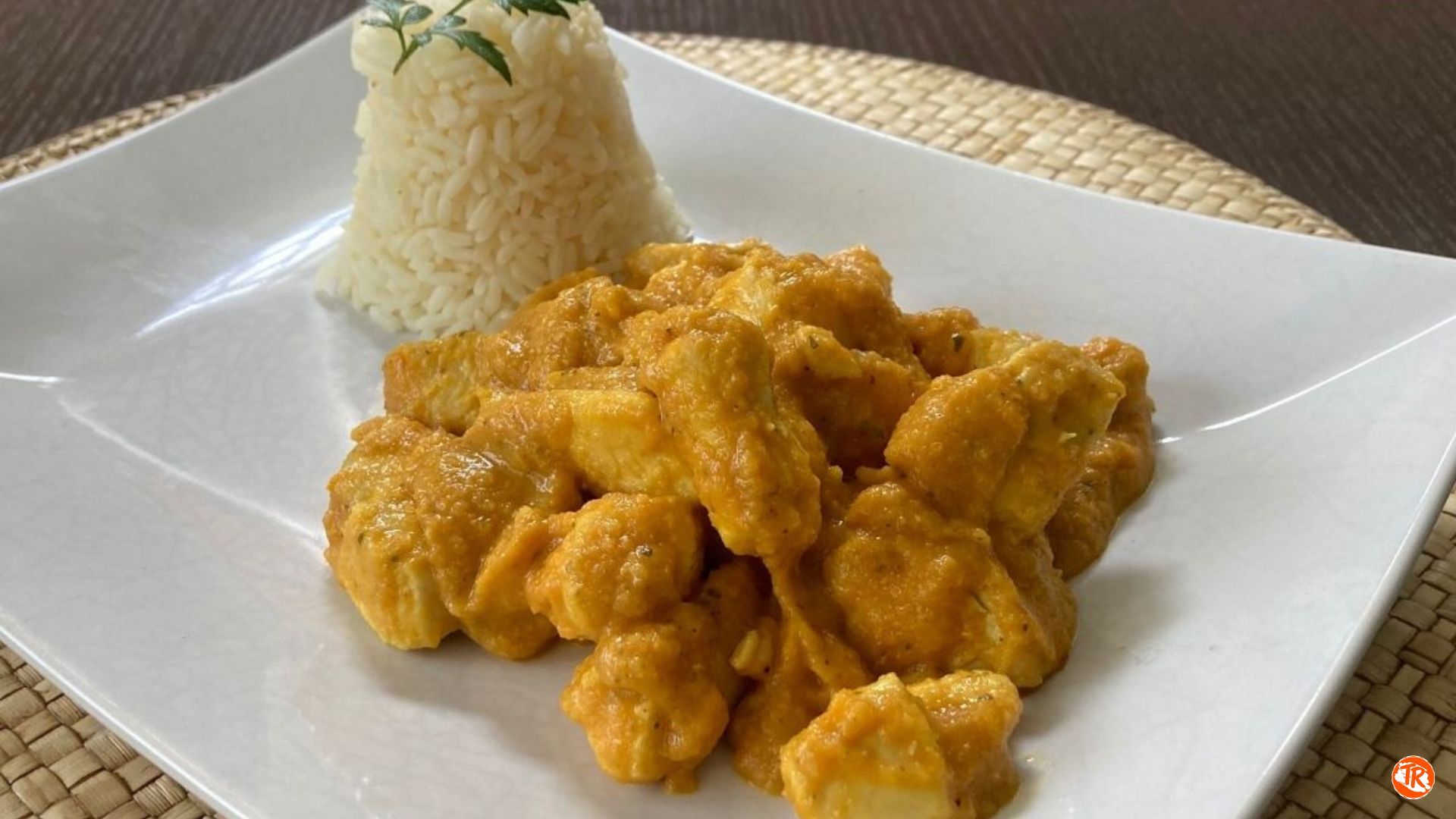 POLLO AL CURRY