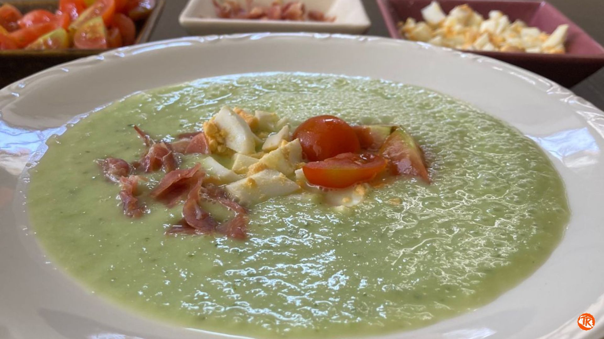 SOPA FRÍA DE PEPINO Y AGUACATE
