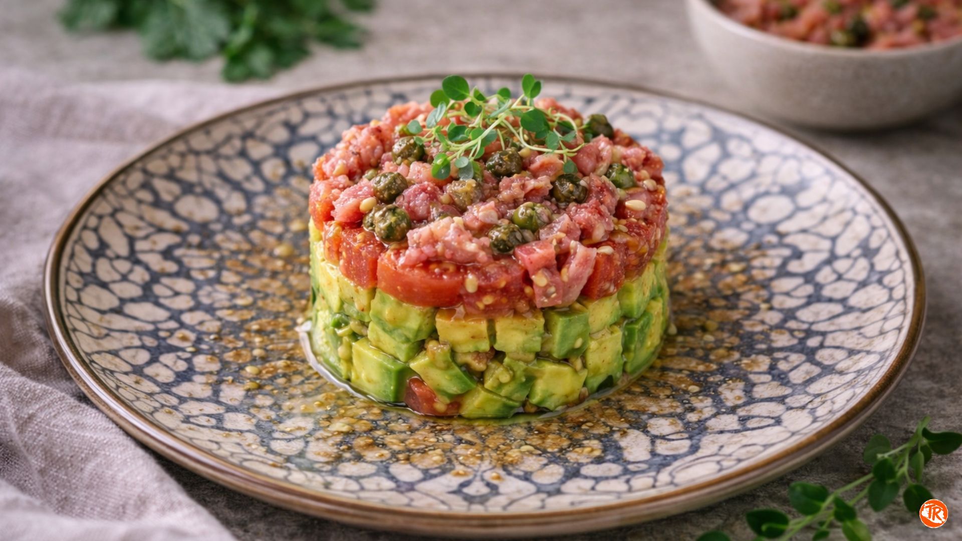 TIMBAL DE AGUACATE, TOMATE Y JAMÓN