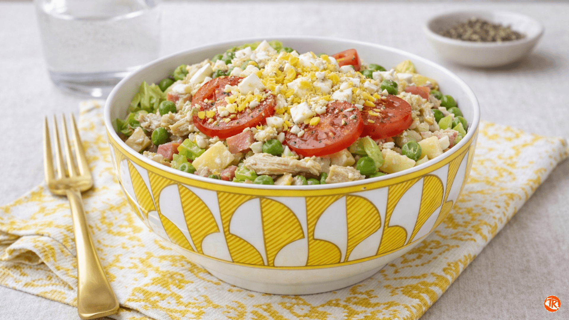 ENSALADA DE POLLO CLÁSICA